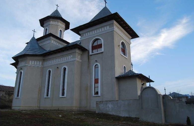 Biserica - vedere exterioară